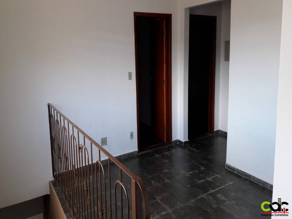 Casa à venda com 3 quartos, 280m² - Foto 2