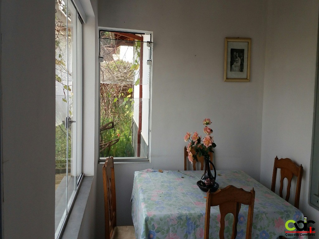 Casa à venda com 4 quartos, 300m² - Foto 4