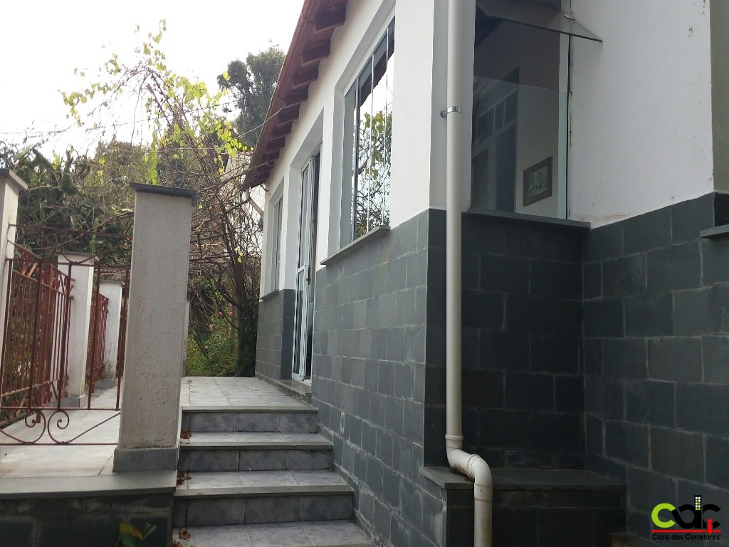 Casa à venda com 4 quartos, 300m² - Foto 1