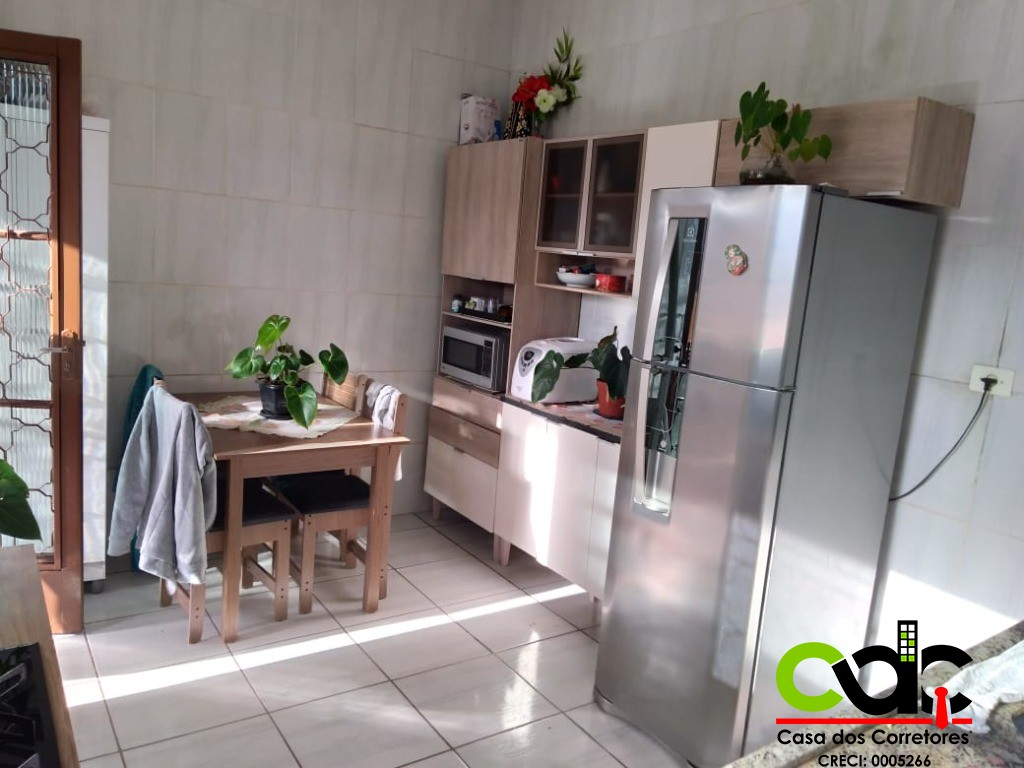 Casa à venda com 3 quartos, 215m² - Foto 4