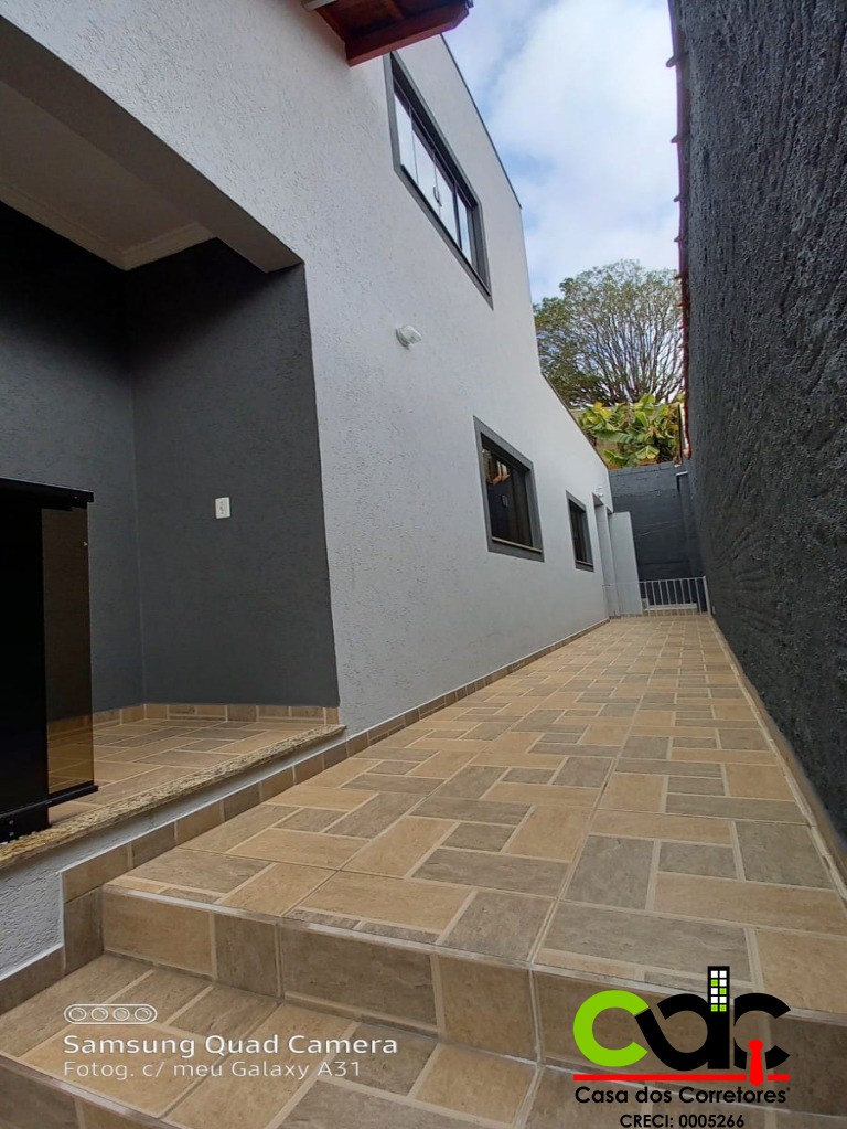 Casa à venda com 6 quartos, 272m² - Foto 2