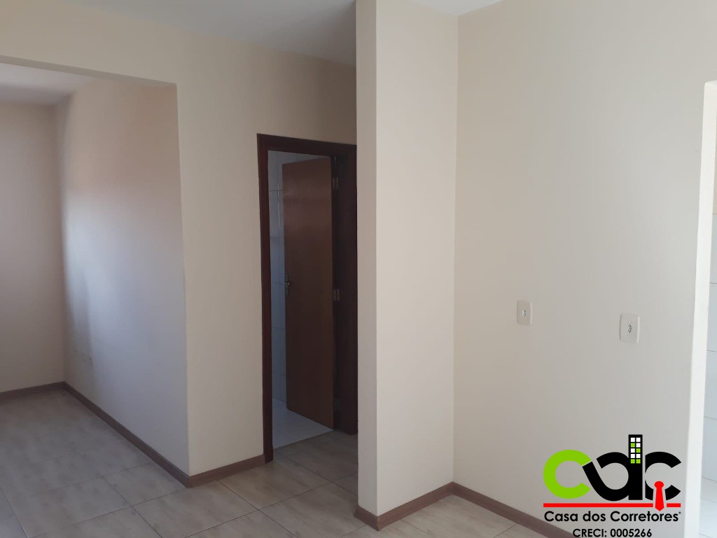 Apartamento à venda com 2 quartos, 77m² - Foto 1