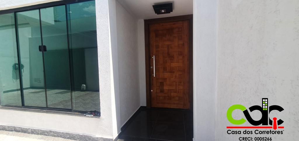 Casa à venda com 4 quartos, 250m² - Foto 2