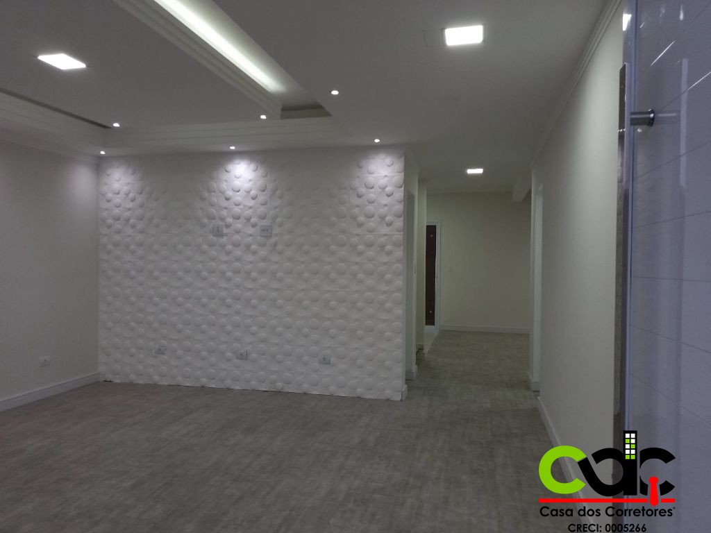 Casa à venda com 4 quartos, 215m² - Foto 2