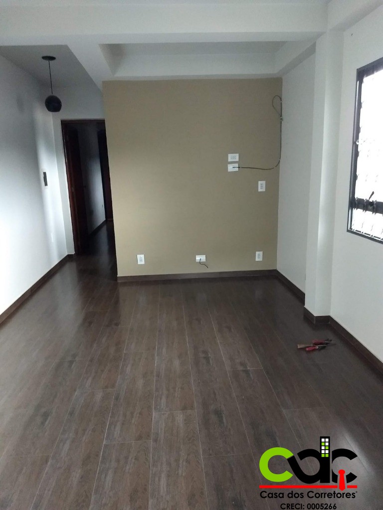 Casa à venda com 5 quartos, 240m² - Foto 19