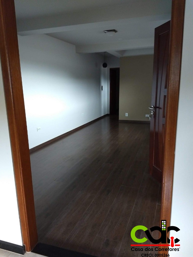 Casa à venda com 5 quartos, 240m² - Foto 18