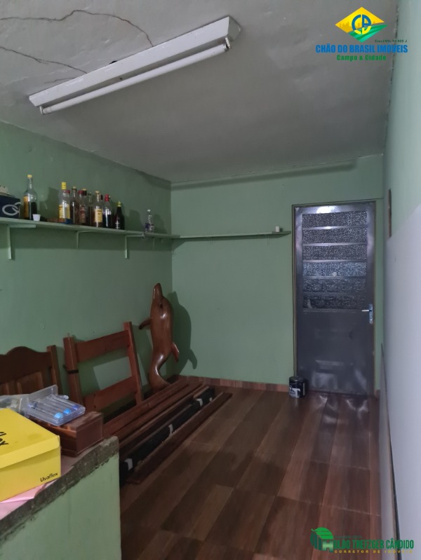 Casa à venda com 4 quartos, 200m² - Foto 2