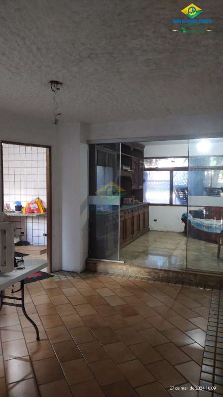 Casa à venda com 5 quartos, 240m² - Foto 11