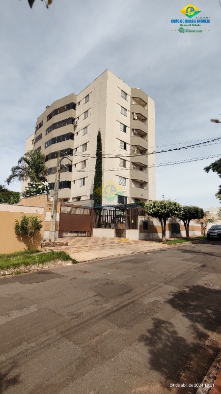 Apartamento à venda com 3 quartos, 189m² - Foto 2