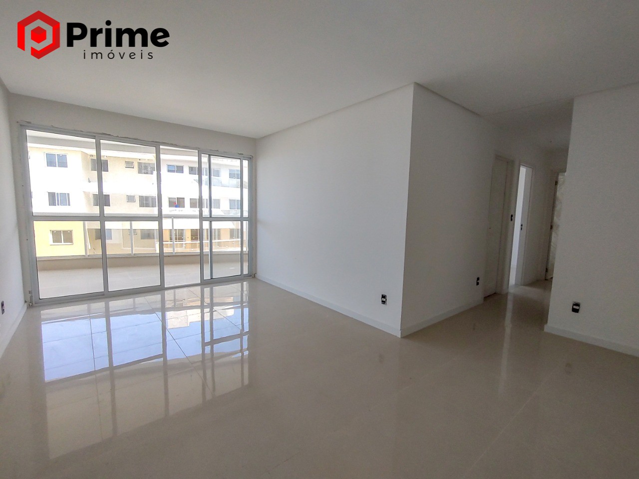 Apartamento à venda com 3 quartos, 115m² - Foto 2