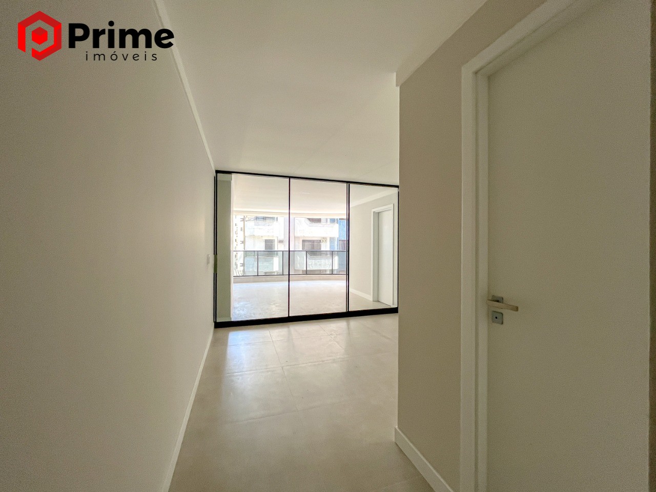 Apartamento à venda com 4 quartos, 141m² - Foto 2