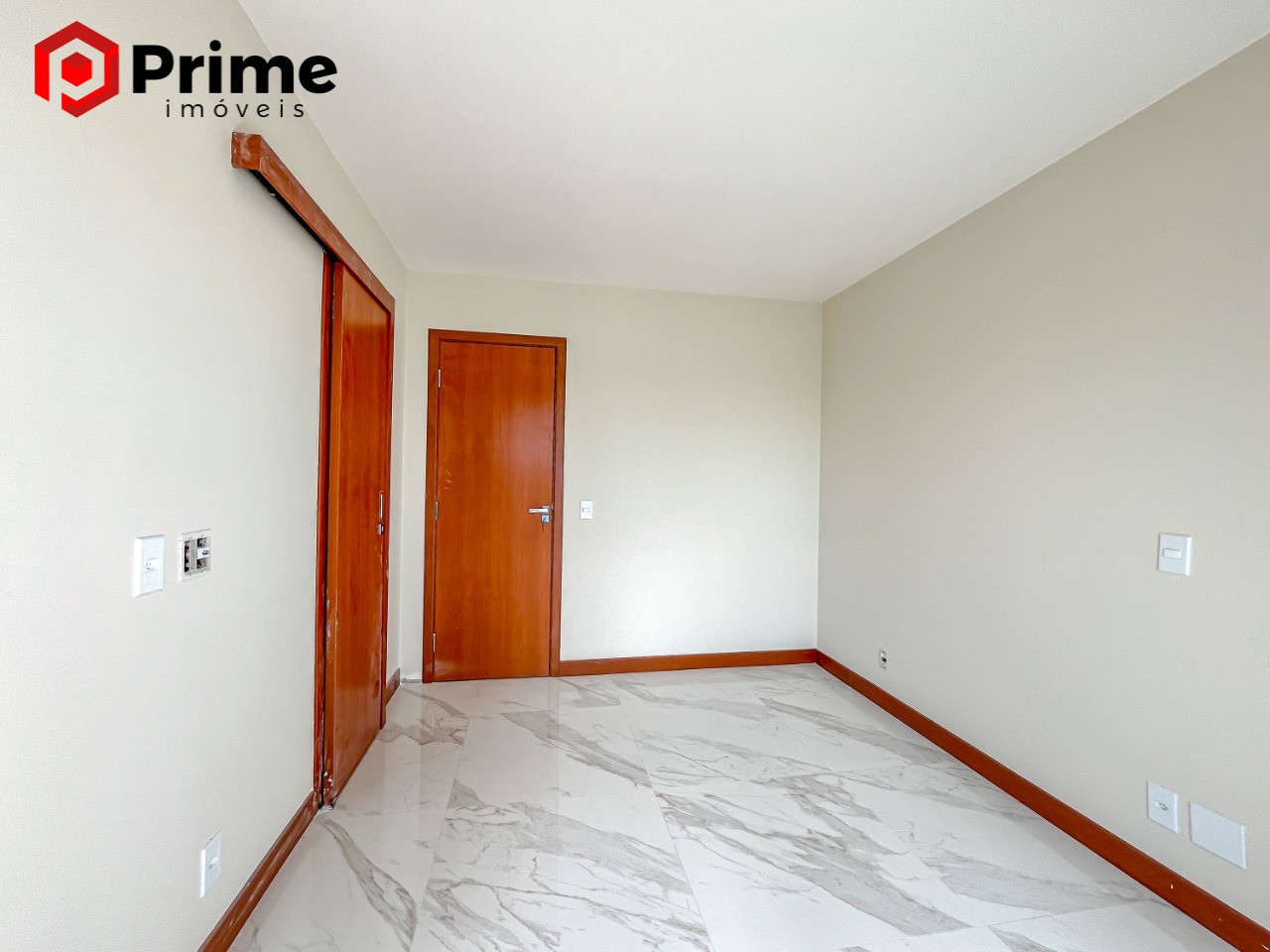 Apartamento à venda com 3 quartos, 99m² - Foto 2