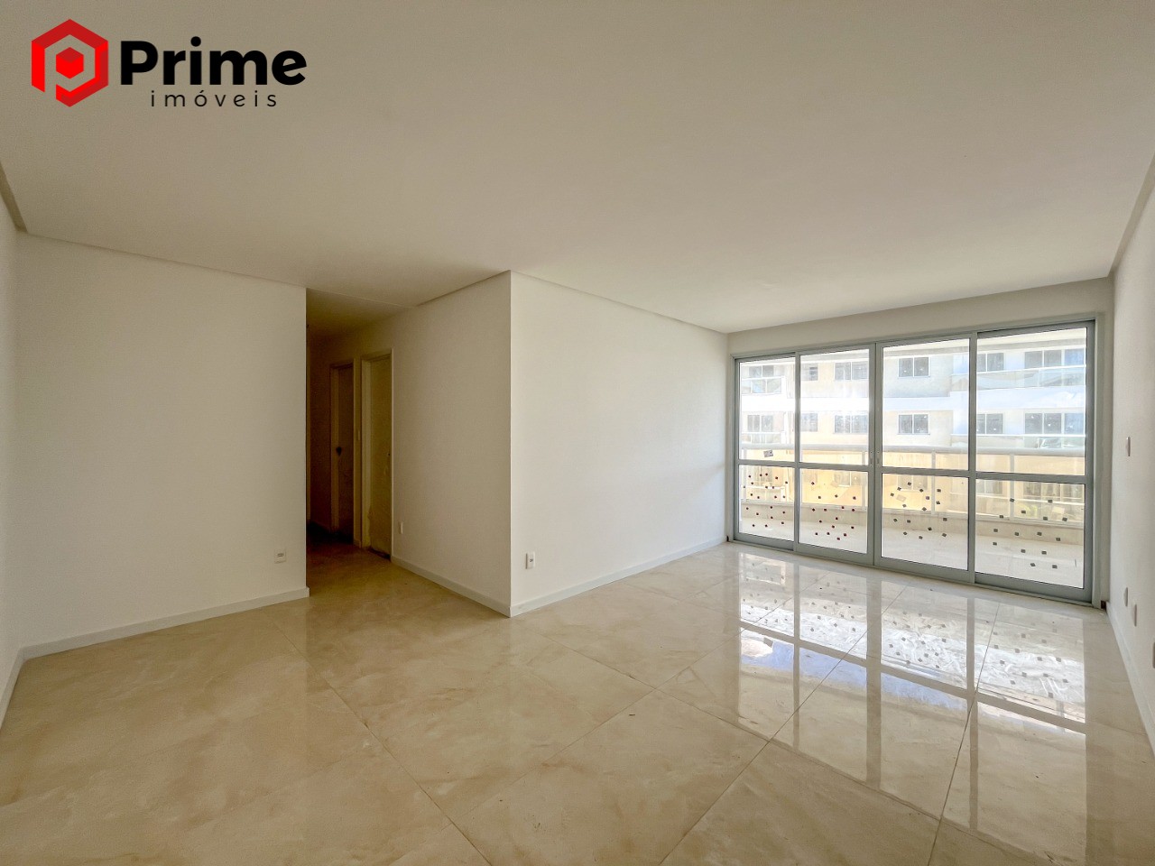 Apartamento à venda com 3 quartos, 105m² - Foto 1