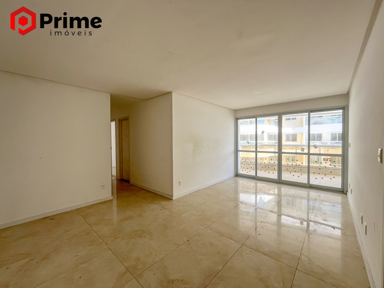 Apartamento à venda com 3 quartos, 105m² - Foto 2