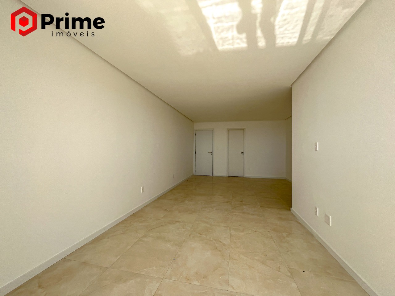 Apartamento à venda com 3 quartos, 114m² - Foto 2