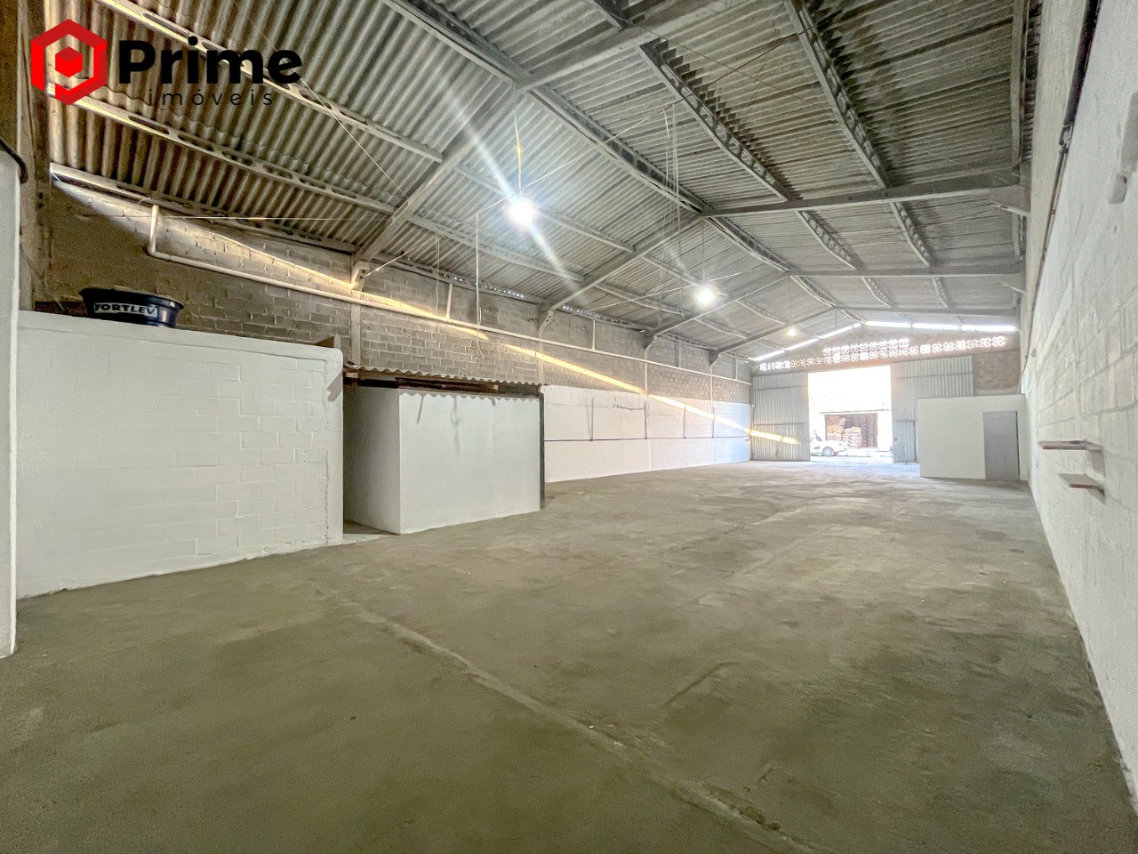 Depósito-Galpão-Armazém para alugar, 360m² - Foto 1