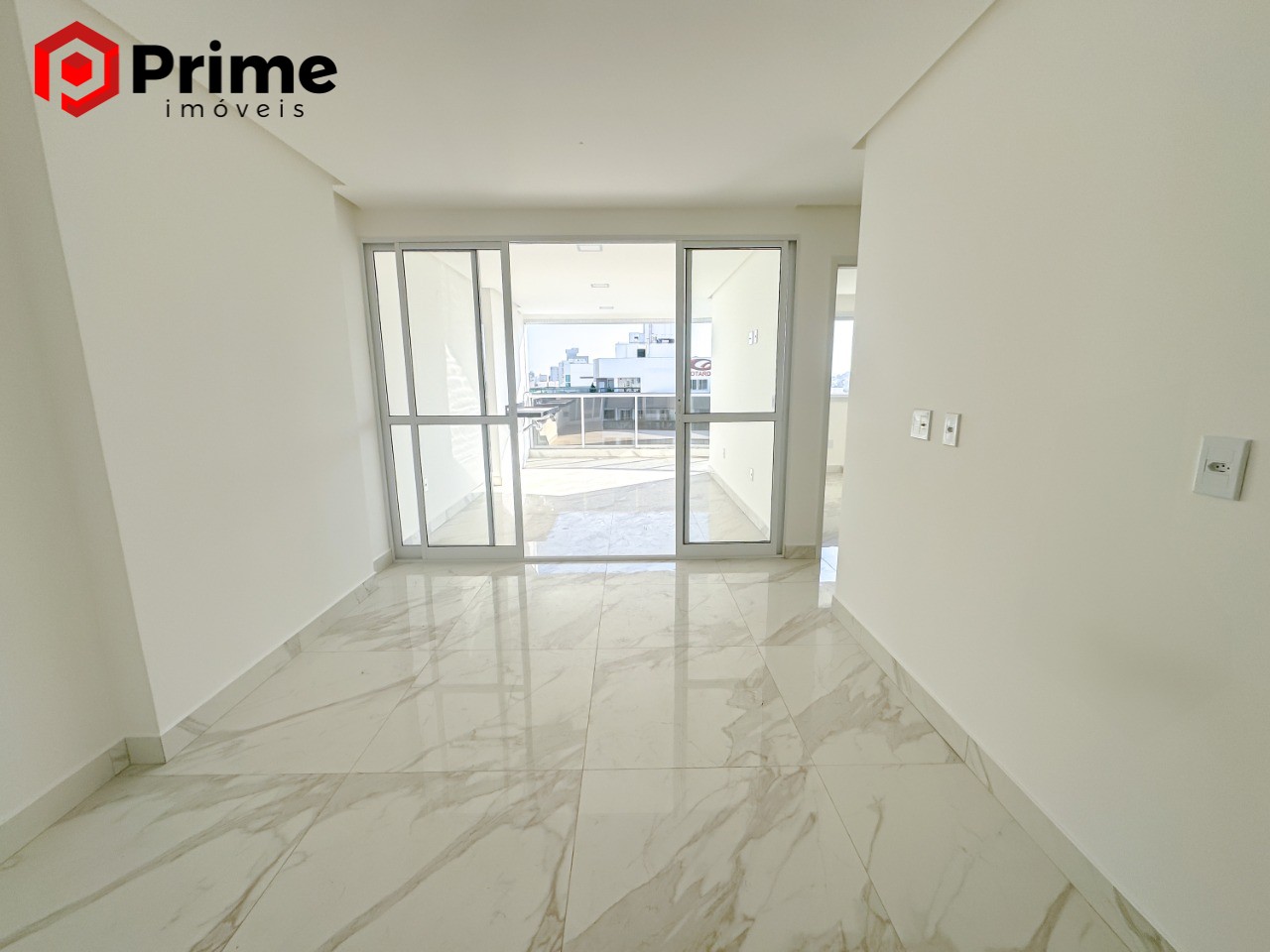 Apartamento à venda com 2 quartos, 80m² - Foto 3