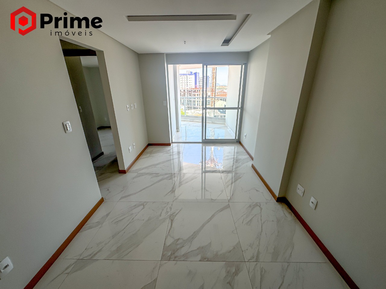 Apartamento à venda com 2 quartos, 67m² - Foto 2