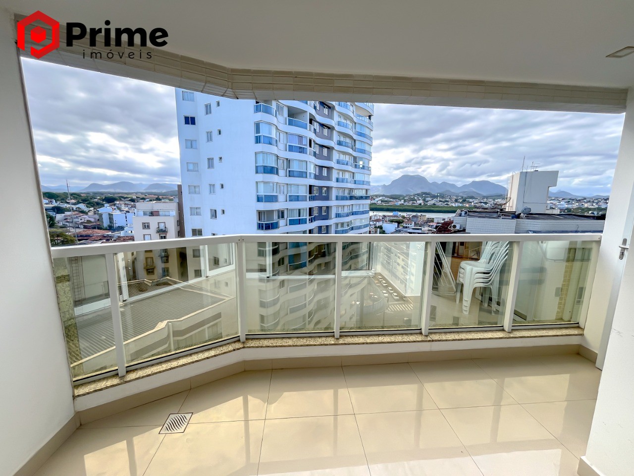 Apartamento à venda com 2 quartos, 70m² - Foto 2