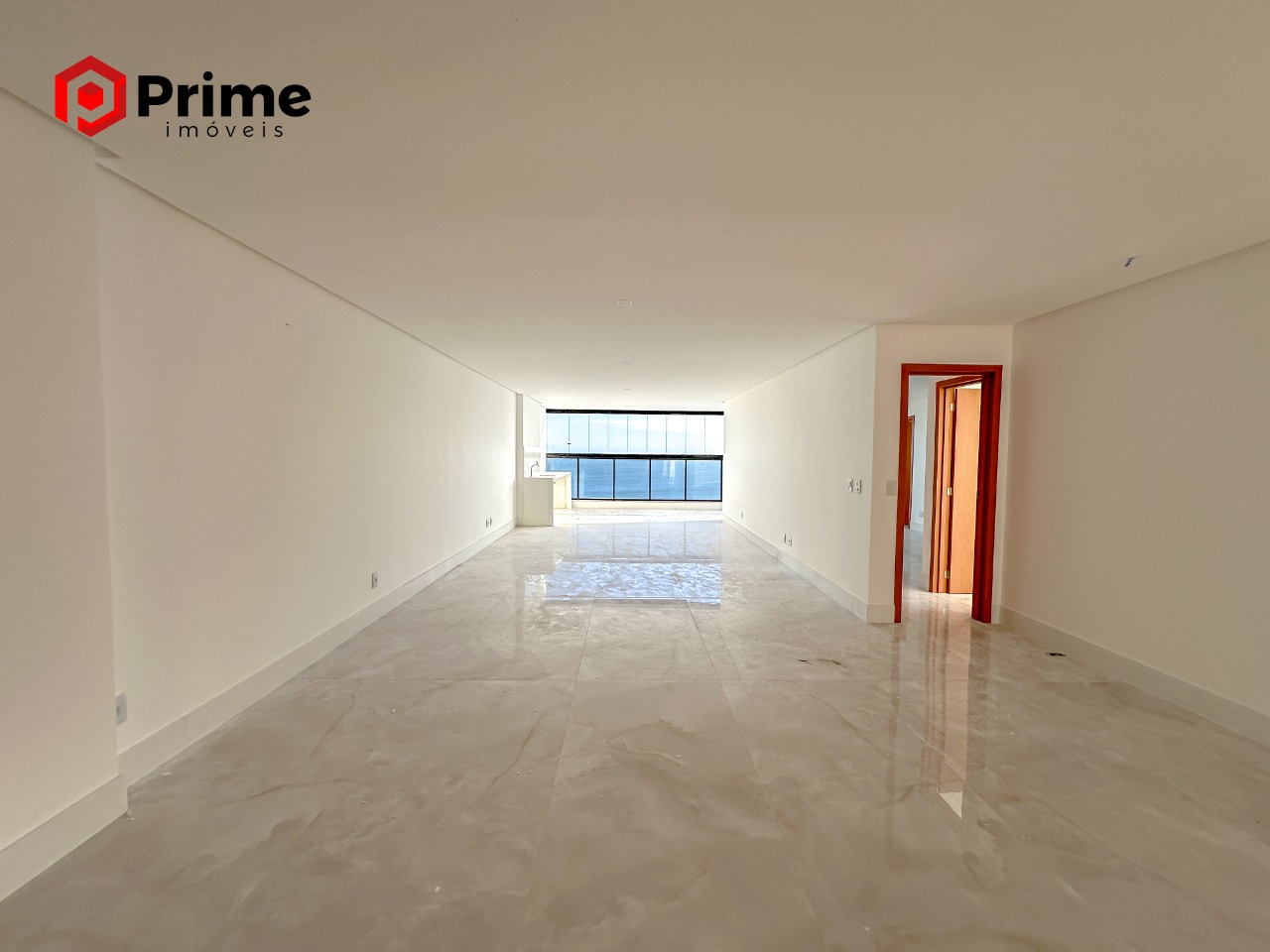 Apartamento à venda com 4 quartos, 195m² - Foto 2