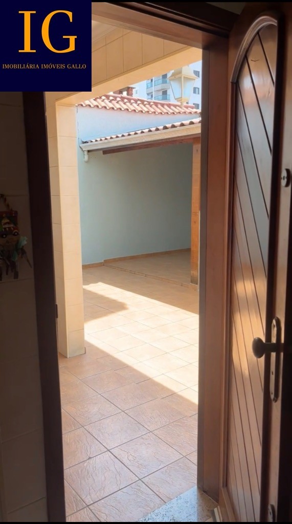 Casa à venda com 3 quartos, 245m² - Foto 28