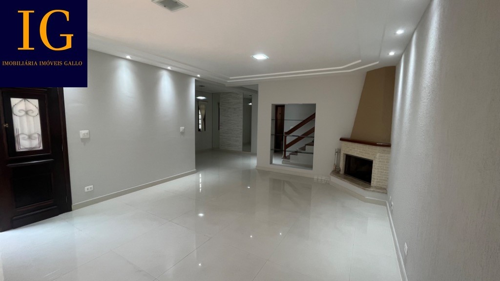 Casa à venda com 3 quartos, 245m² - Foto 1