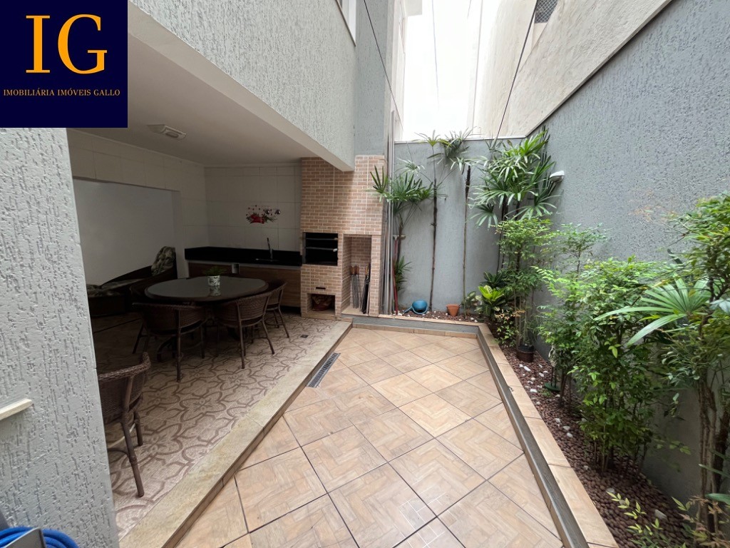 Casa à venda com 3 quartos, 226m² - Foto 5