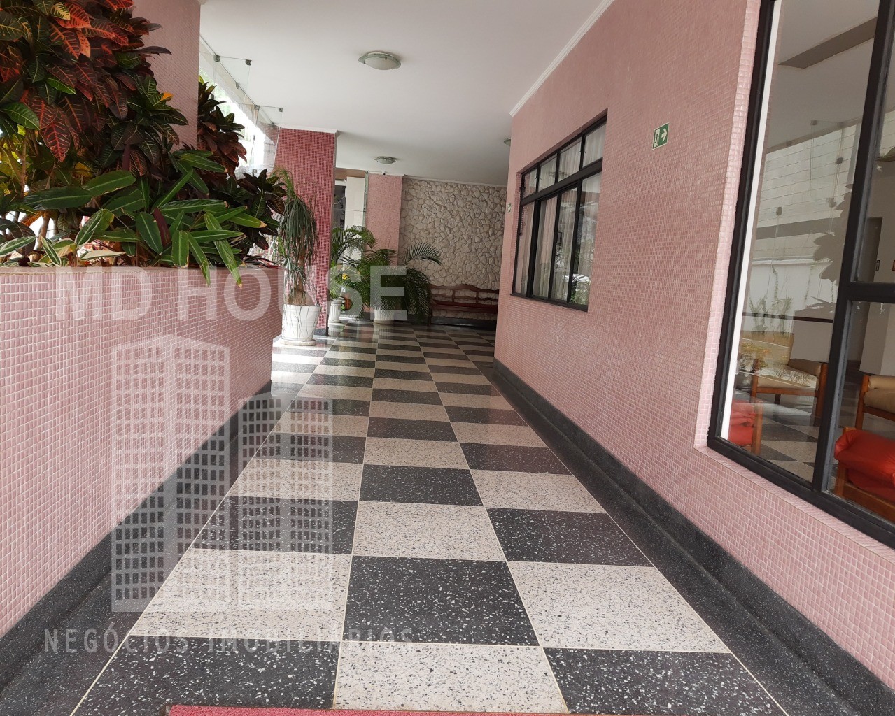 Apartamento para alugar com 3 quartos, 130m² - Foto 2