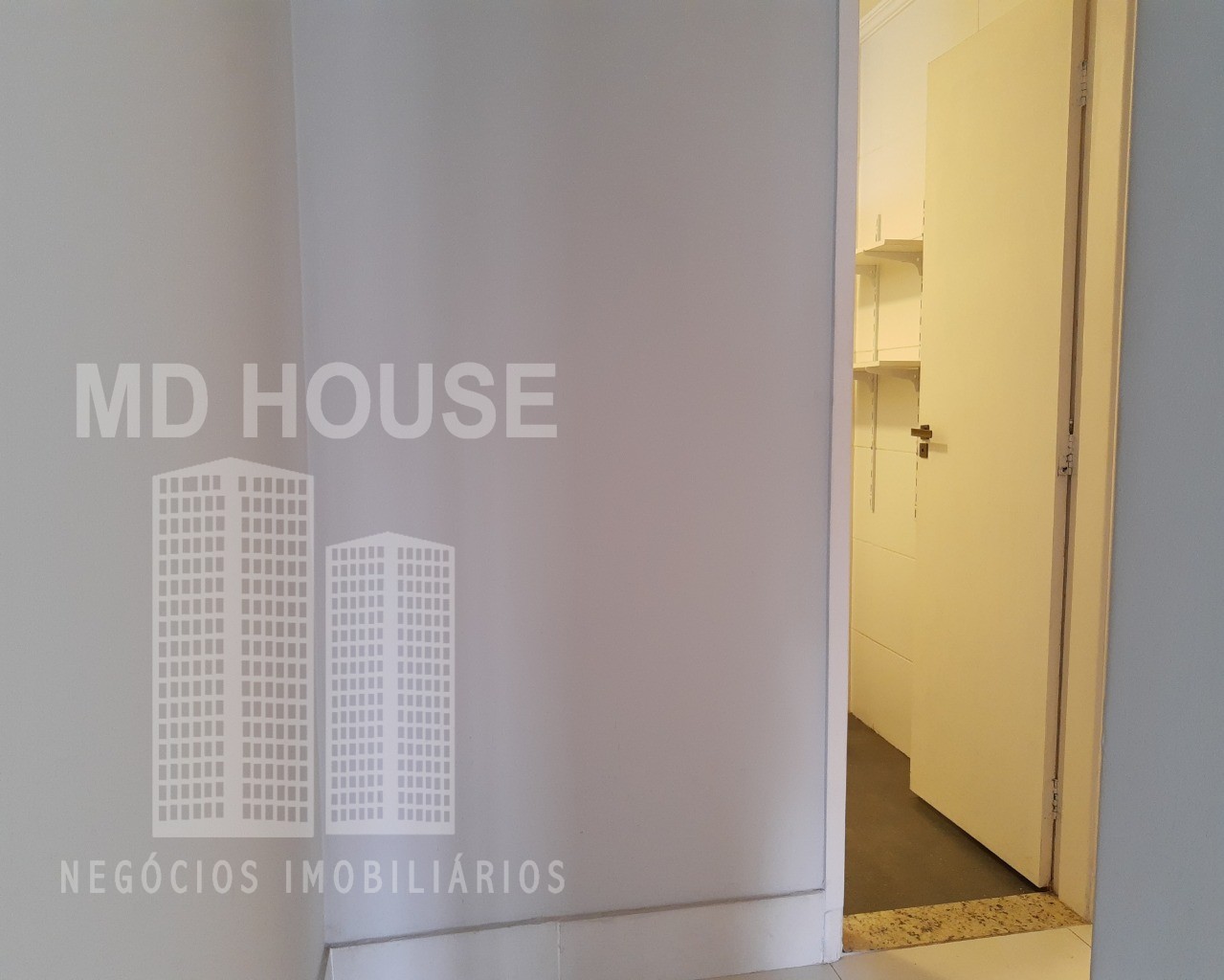 Apartamento para alugar com 3 quartos, 130m² - Foto 19