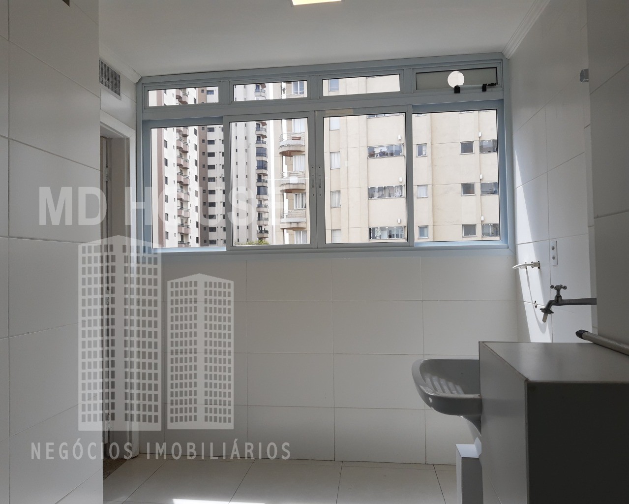 Apartamento para alugar com 3 quartos, 130m² - Foto 22