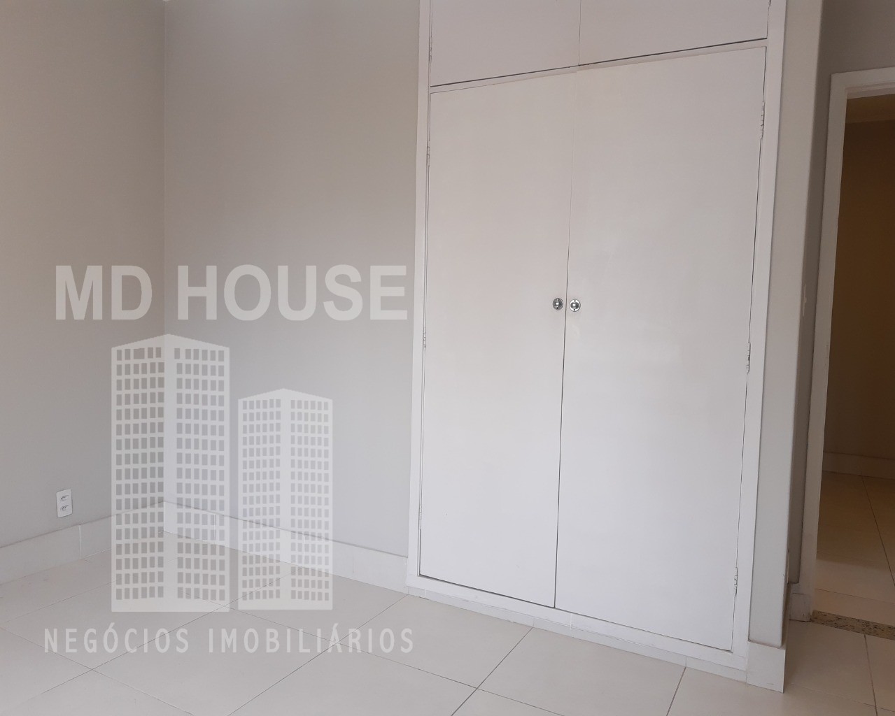 Apartamento para alugar com 3 quartos, 130m² - Foto 13