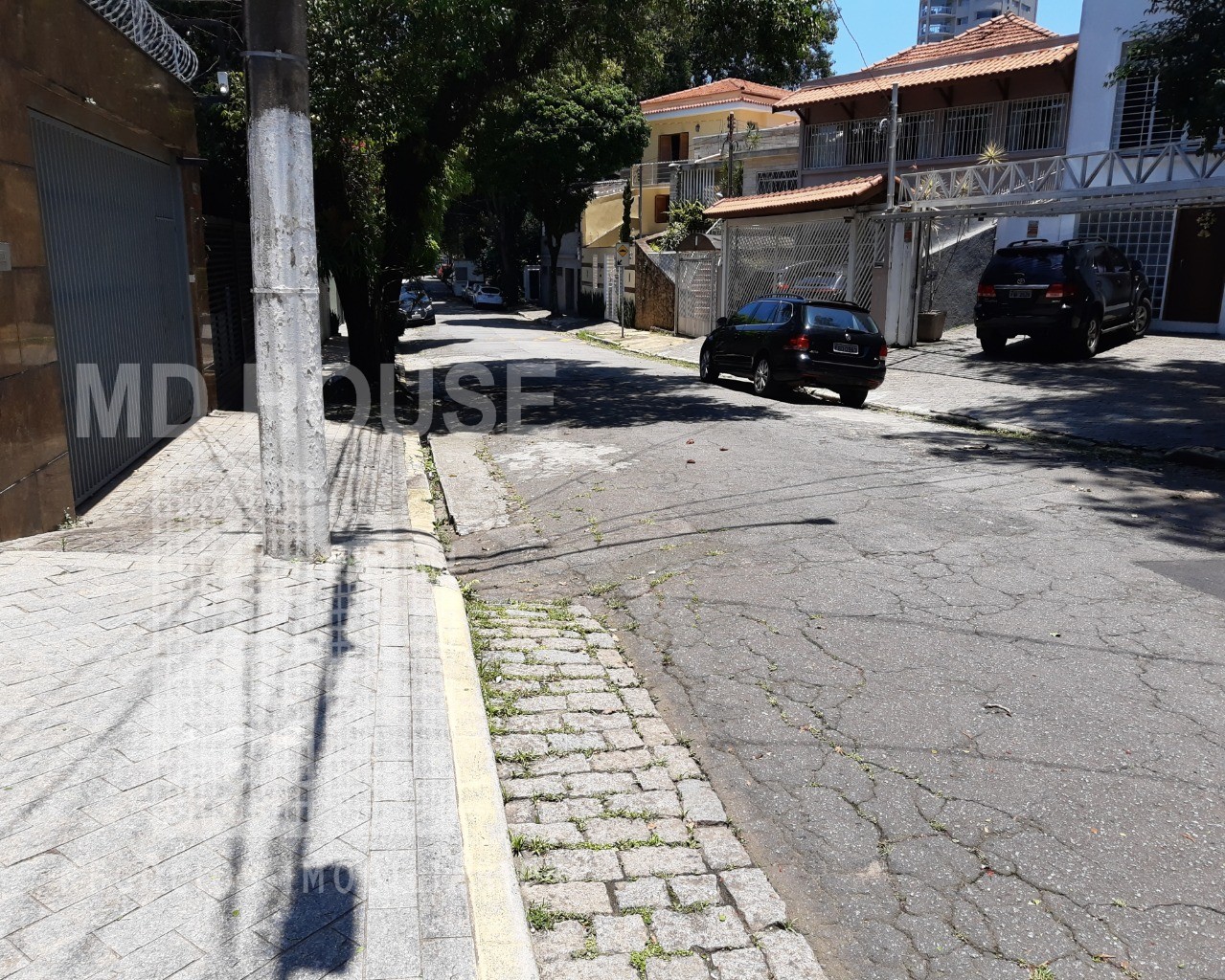 Casa à venda e aluguel com 5 quartos, 300m² - Foto 3