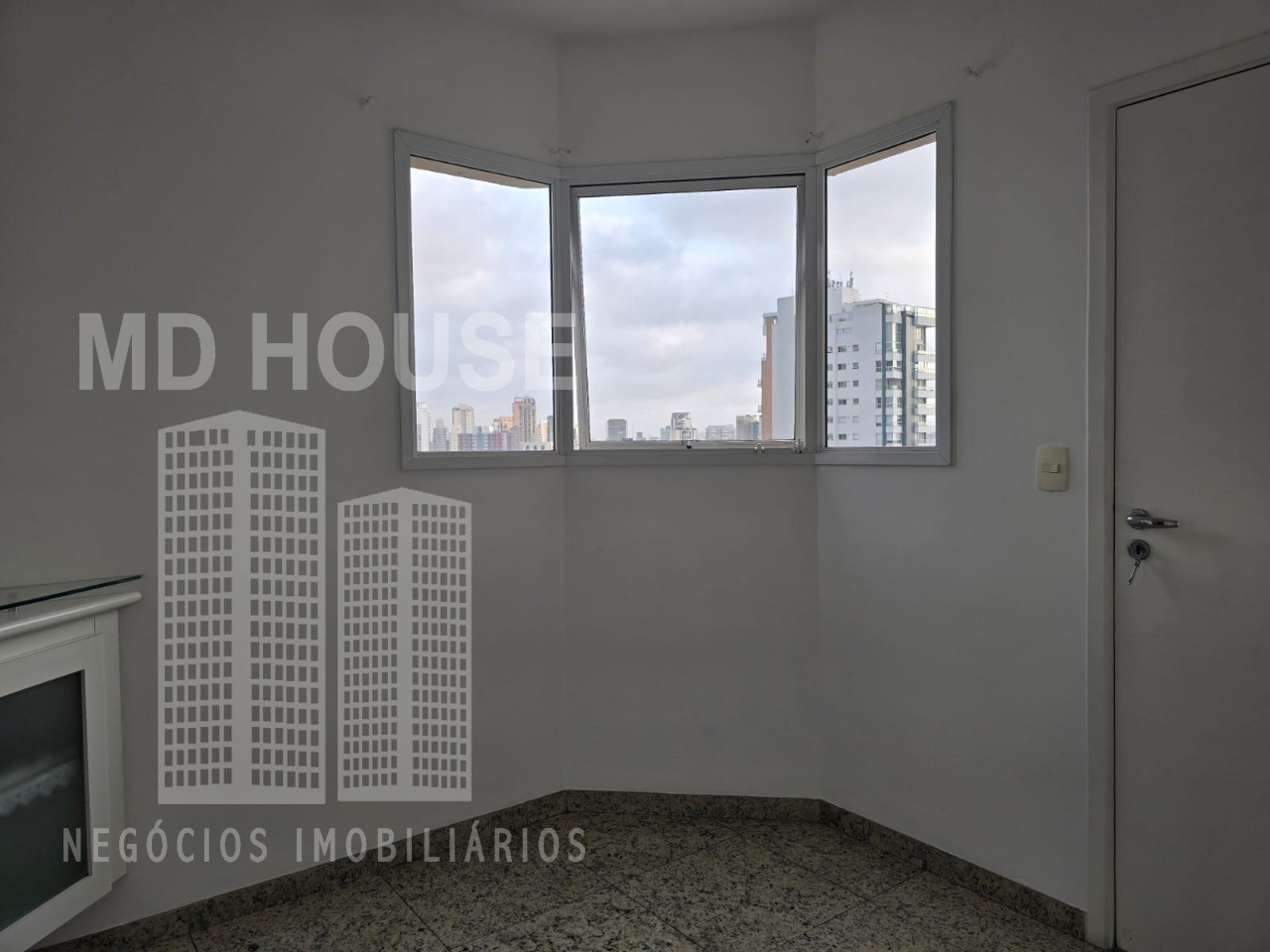 Apartamento para alugar com 3 quartos, 180m² - Foto 9