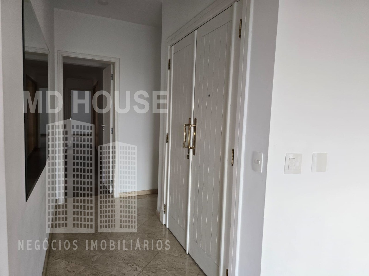 Apartamento para alugar com 3 quartos, 180m² - Foto 12