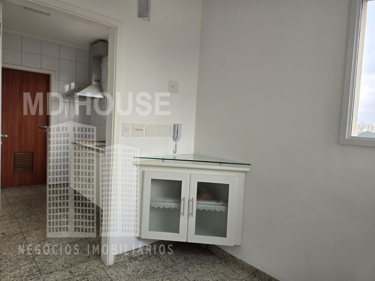 Apartamento para alugar com 3 quartos, 180m² - Foto 11