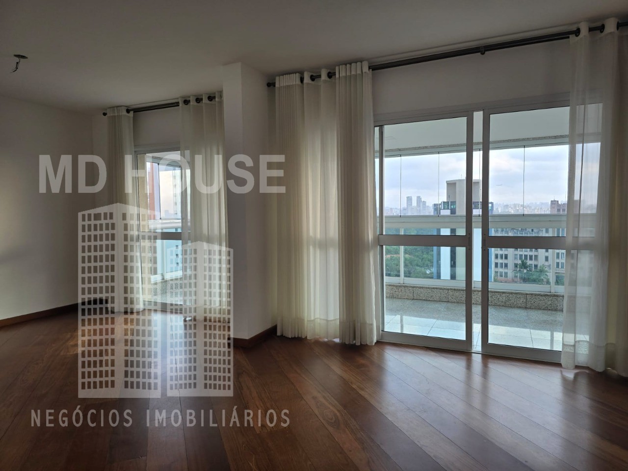 Apartamento para alugar com 3 quartos, 180m² - Foto 4