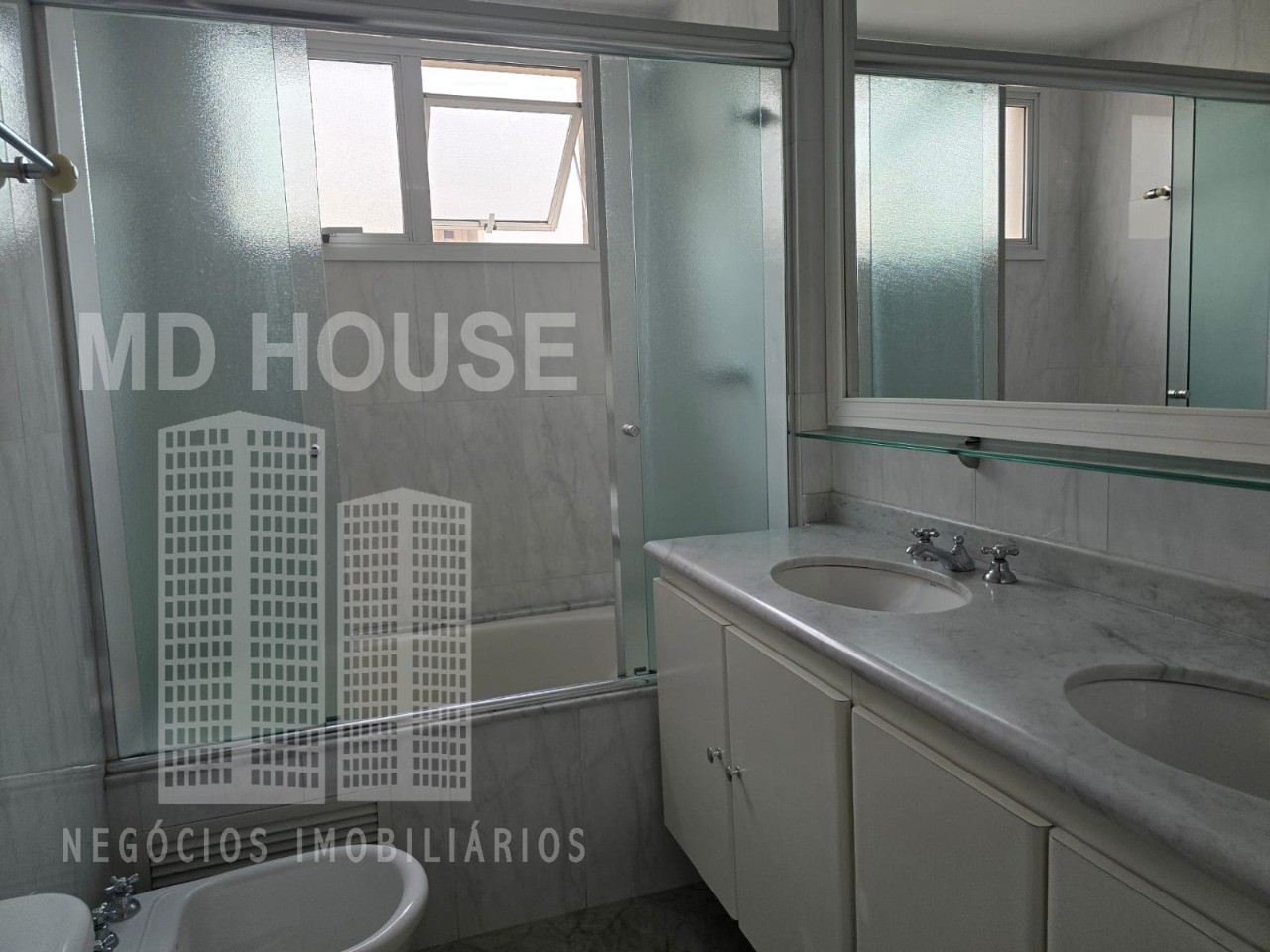 Apartamento para alugar com 3 quartos, 180m² - Foto 18