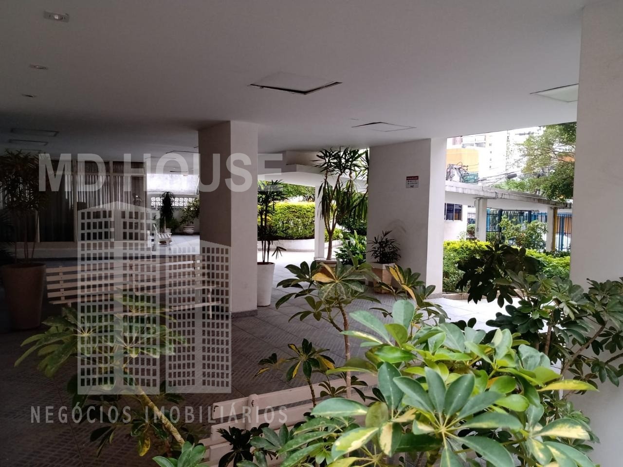 Apartamento para alugar com 2 quartos, 75m² - Foto 29