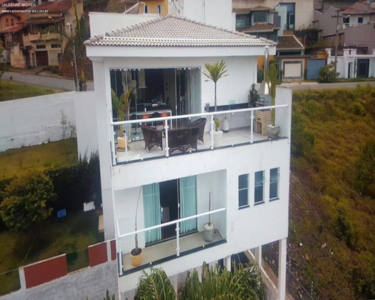 Casa à venda com 4 quartos, 365m² - Foto 2