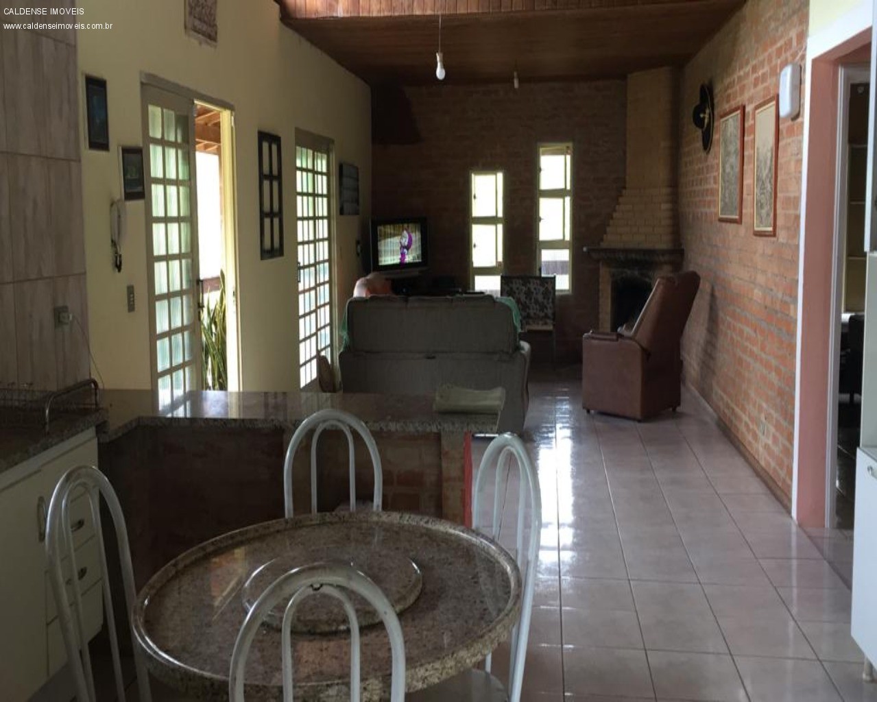 Chácara à venda com 2 quartos, 160m² - Foto 2