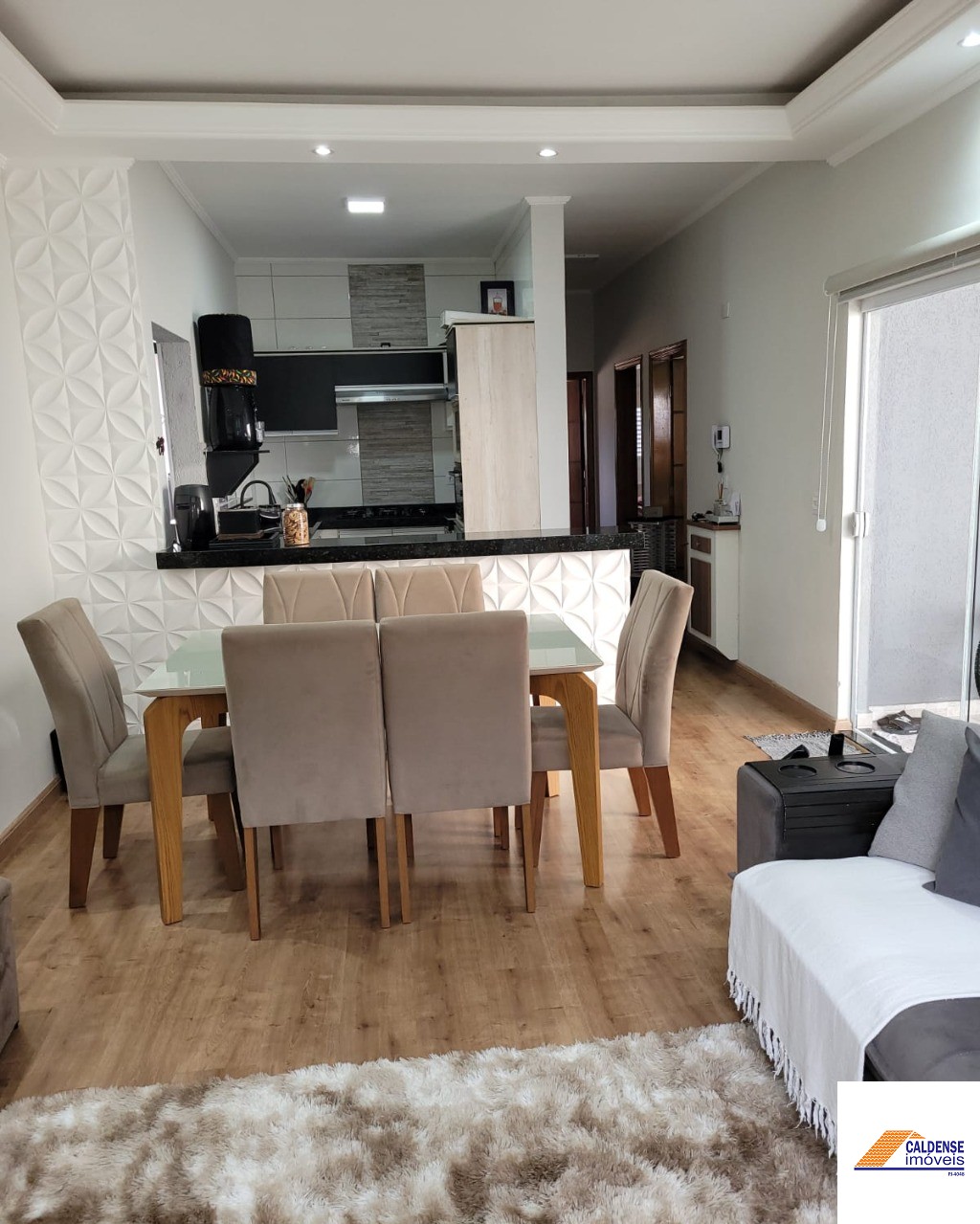 Casa à venda com 3 quartos, 70m² - Foto 2
