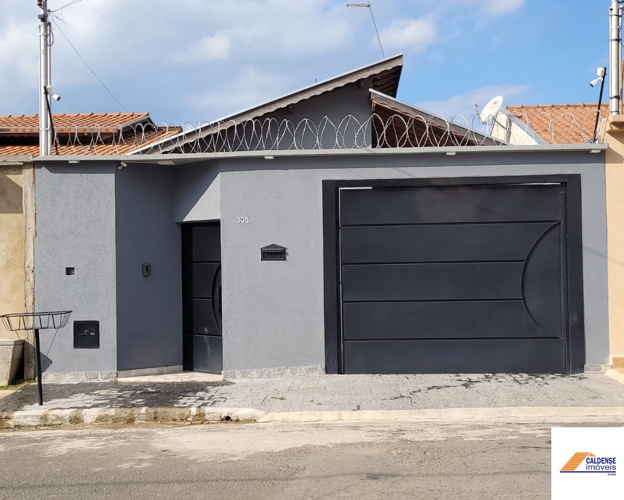 Casa à venda com 3 quartos, 70m² - Foto 1