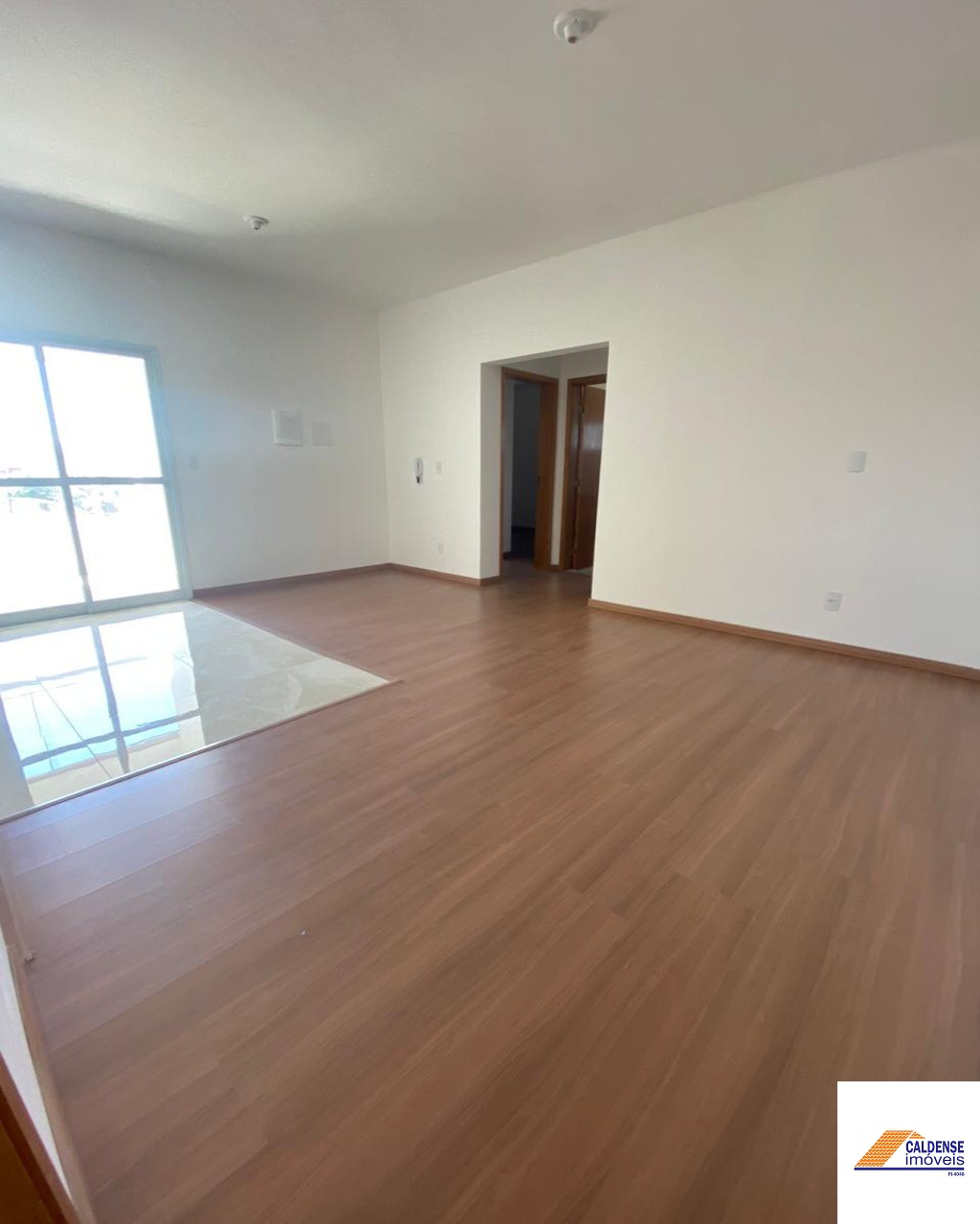 Apartamento à venda com 2 quartos, 75m² - Foto 3