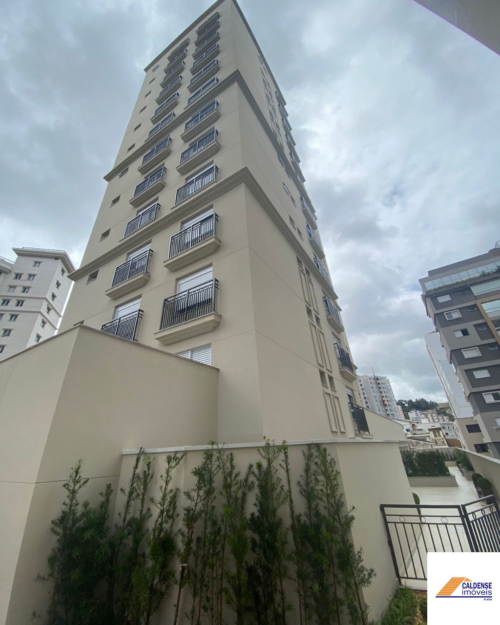 Apartamento à venda com 3 quartos, 154m² - Foto 2