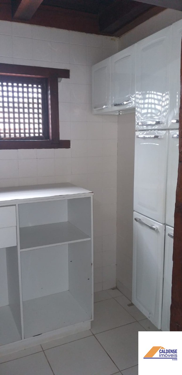 Casa para alugar com 4 quartos, 200m² - Foto 13