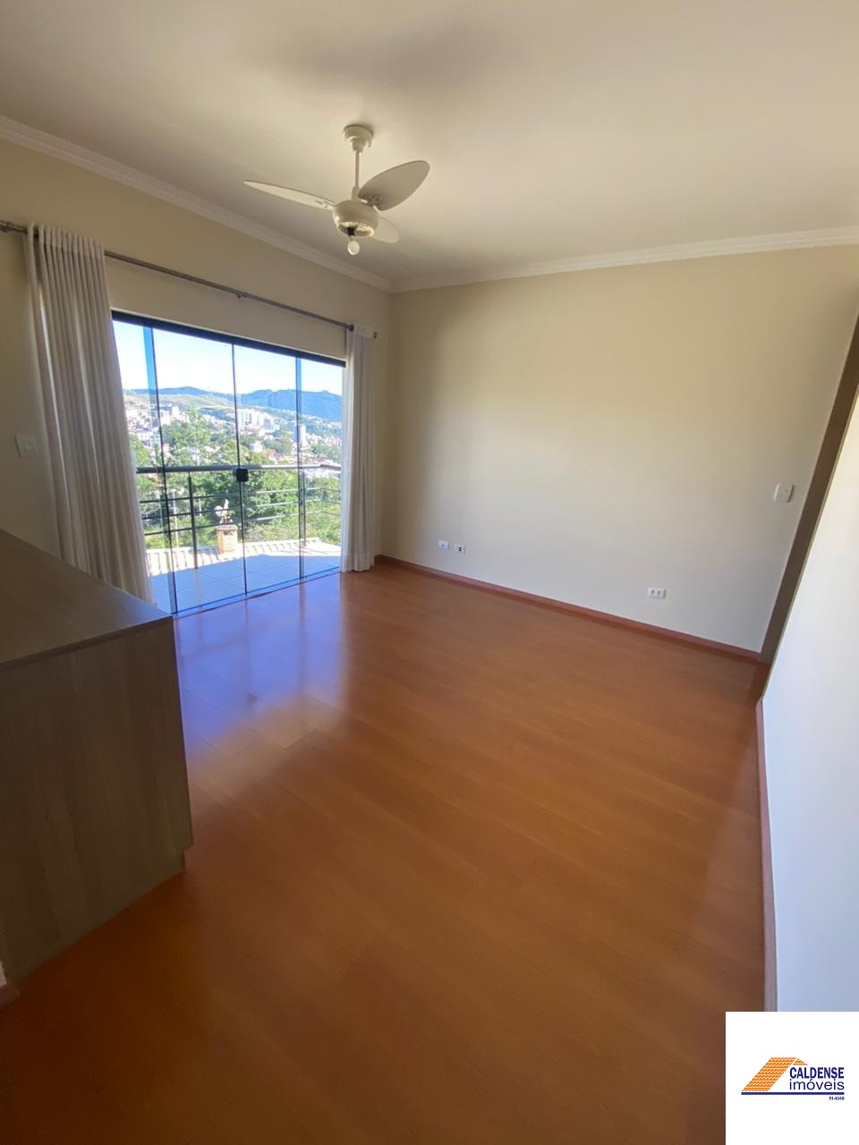 Casa à venda com 4 quartos, 430m² - Foto 4