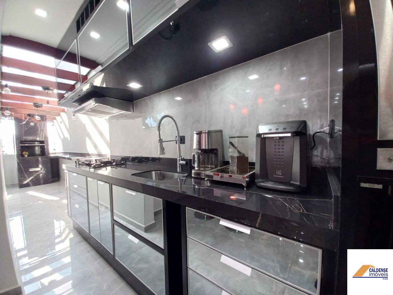 Apartamento à venda com 2 quartos, 100m² - Foto 2