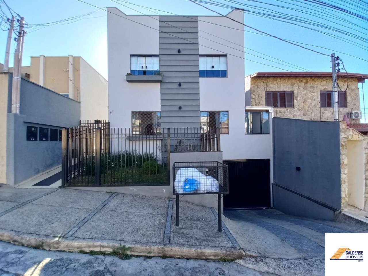 Apartamento à venda com 2 quartos, 100m² - Foto 1