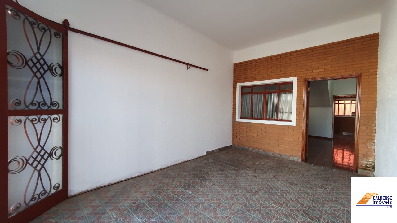 Casa à venda com 2 quartos, 358m² - Foto 2