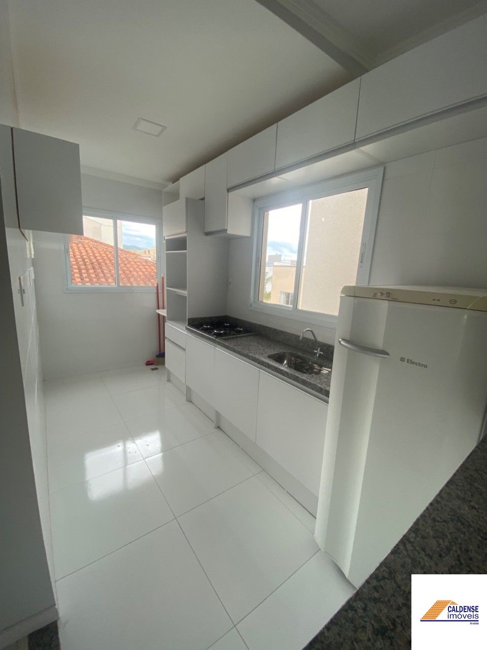 Apartamento à venda com 2 quartos, 65m² - Foto 1